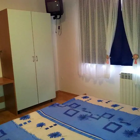 Apartment Ghedas